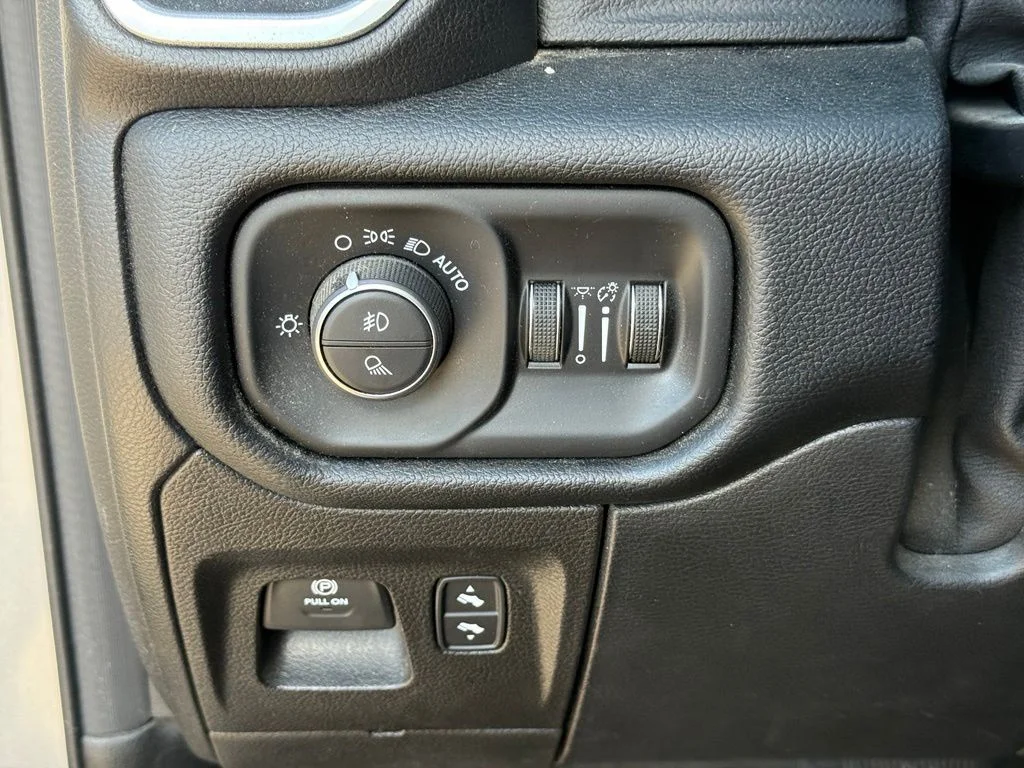 Used 2019 Silver Ram Laramie image 20