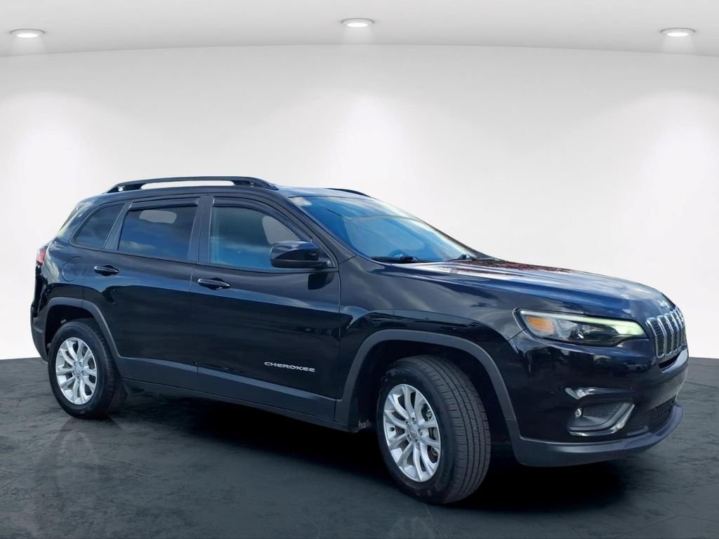 Used 2022 Black Jeep Latitude Lux image 4