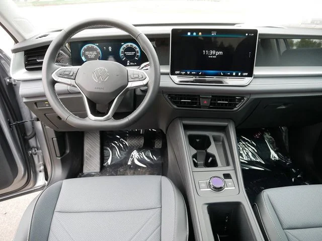 2025 Volkswagen Tiguan SE - Photo 9