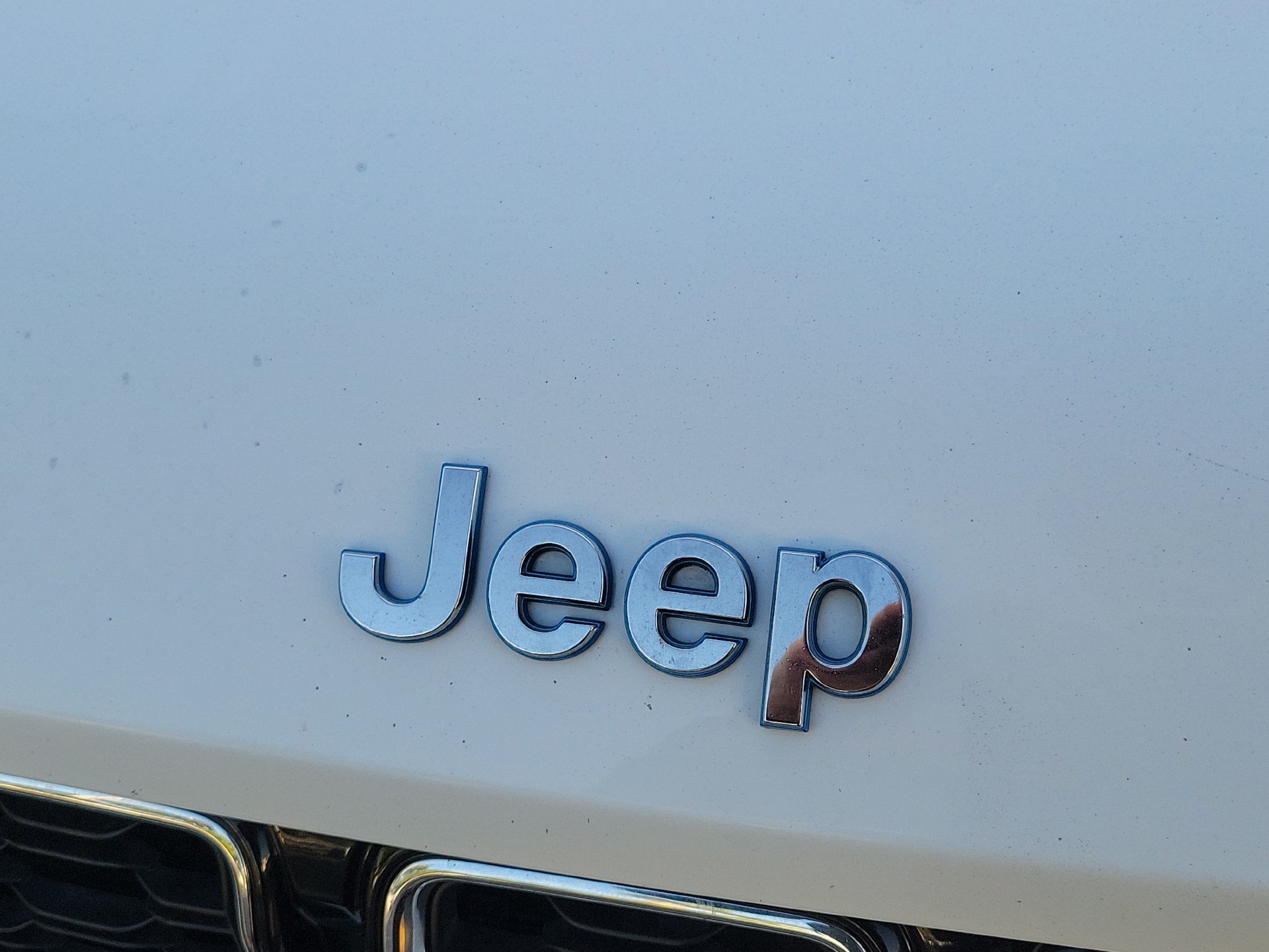Certified Used 2024 White Jeep 4xe image 27