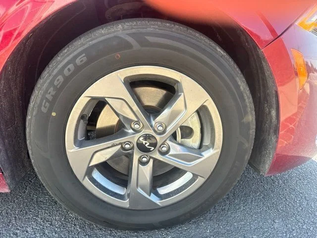 Used 2023 Red Kia LXS image 4