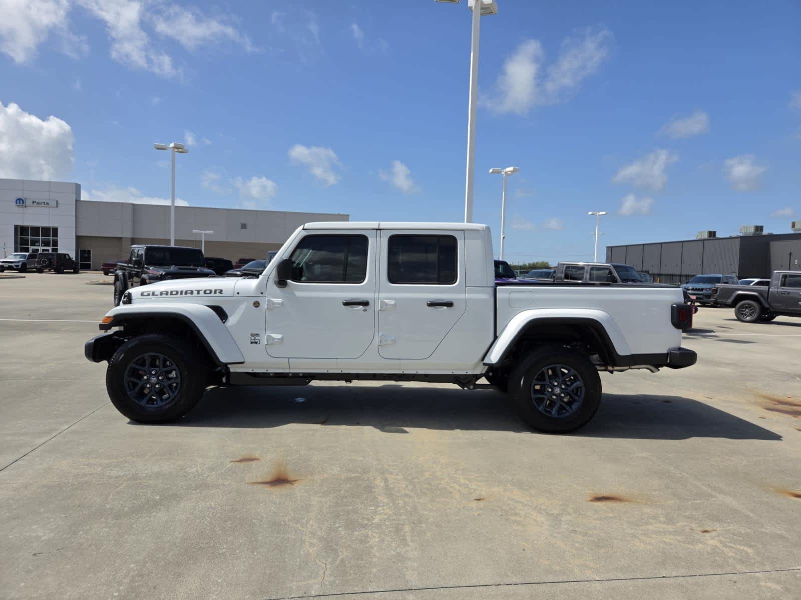 New 2026 Bright White Clear-Coat Exterior Paint Jeep 85th Anniversary Edition image 2