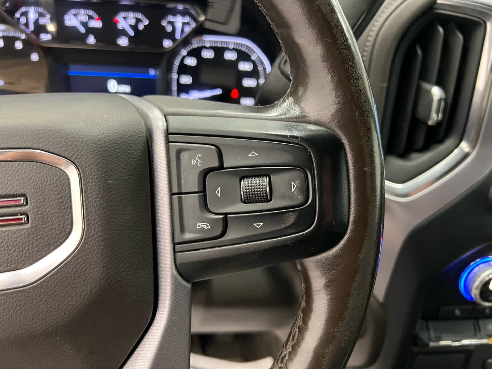 Used 2021 Cayenne Red Tintcoat GMC SLE image 21
