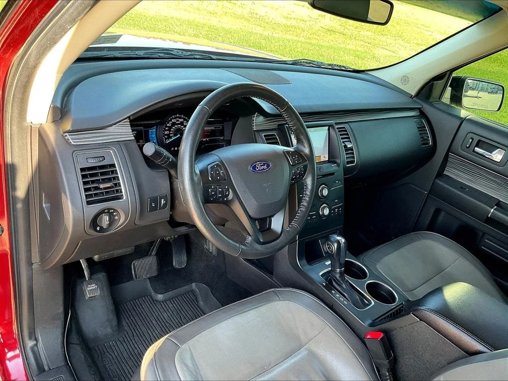 Used 2019 Red Ford SEL image 28