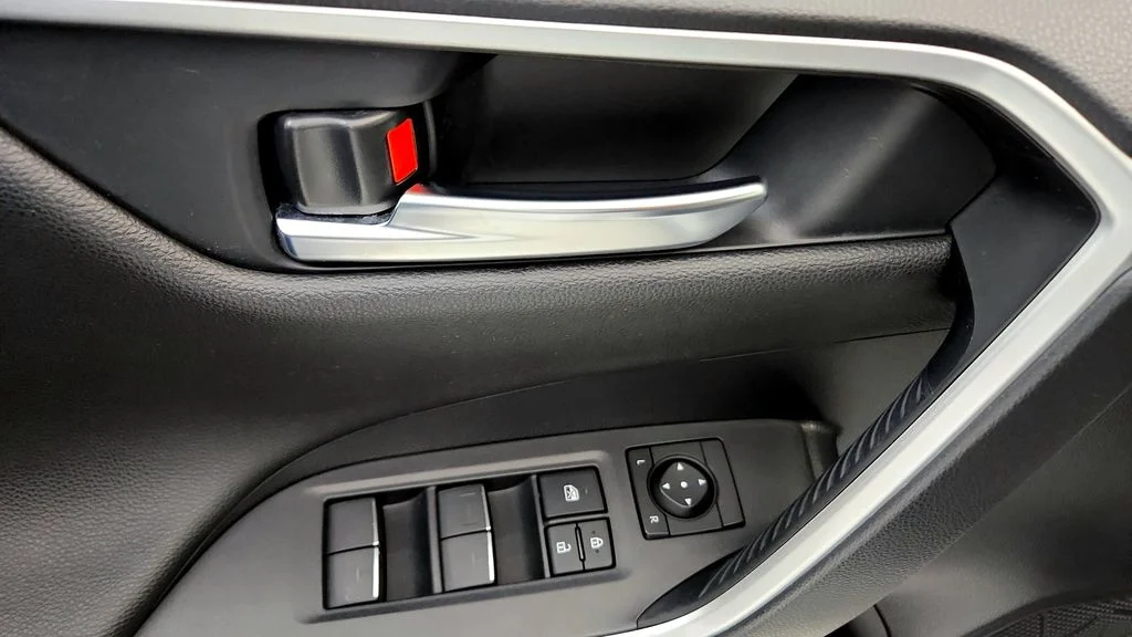 2023 Toyota RAV4 XSE - Photo 23