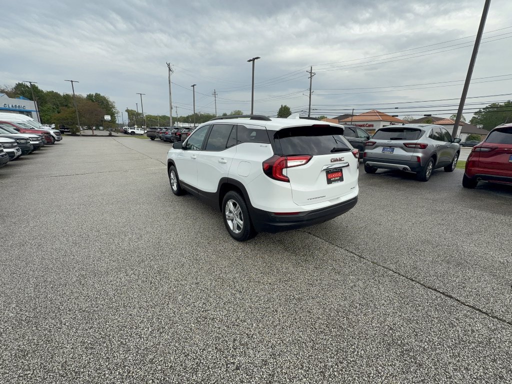 Used 2024 Summit White GMC SLE image 3