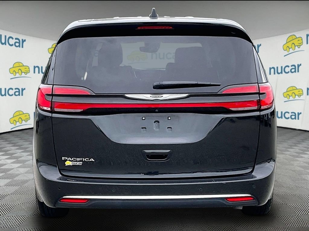 Used 2023 Black Chrysler Touring L image 5
