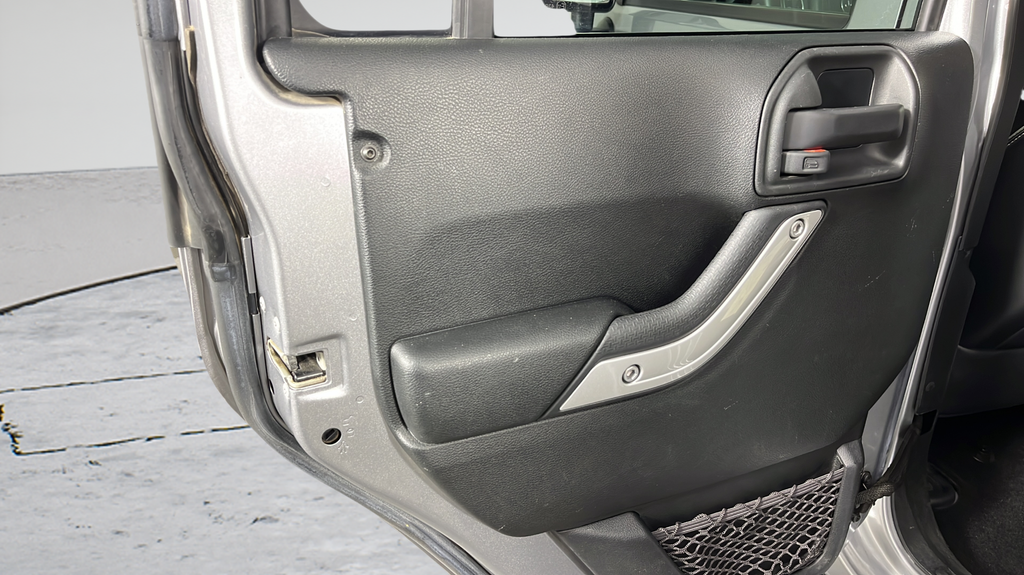 Used 2016 Billet Silver Metallic Jeep Unlimited Rubicon image 11