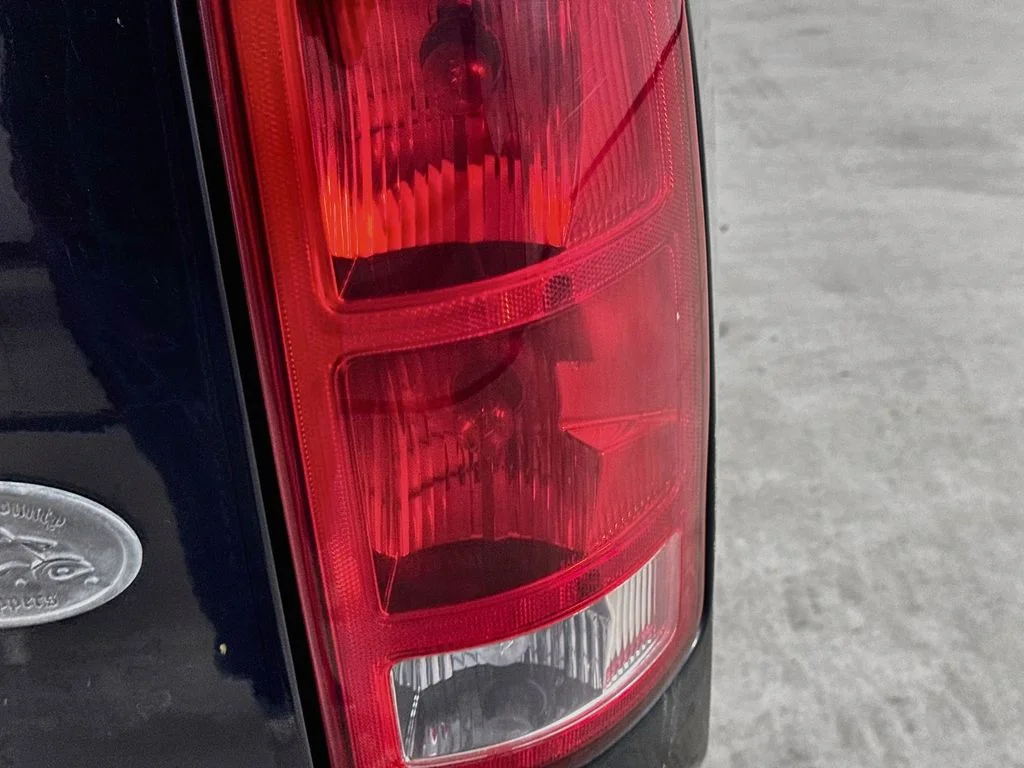Used 2004 Black Dodge SLT image 29