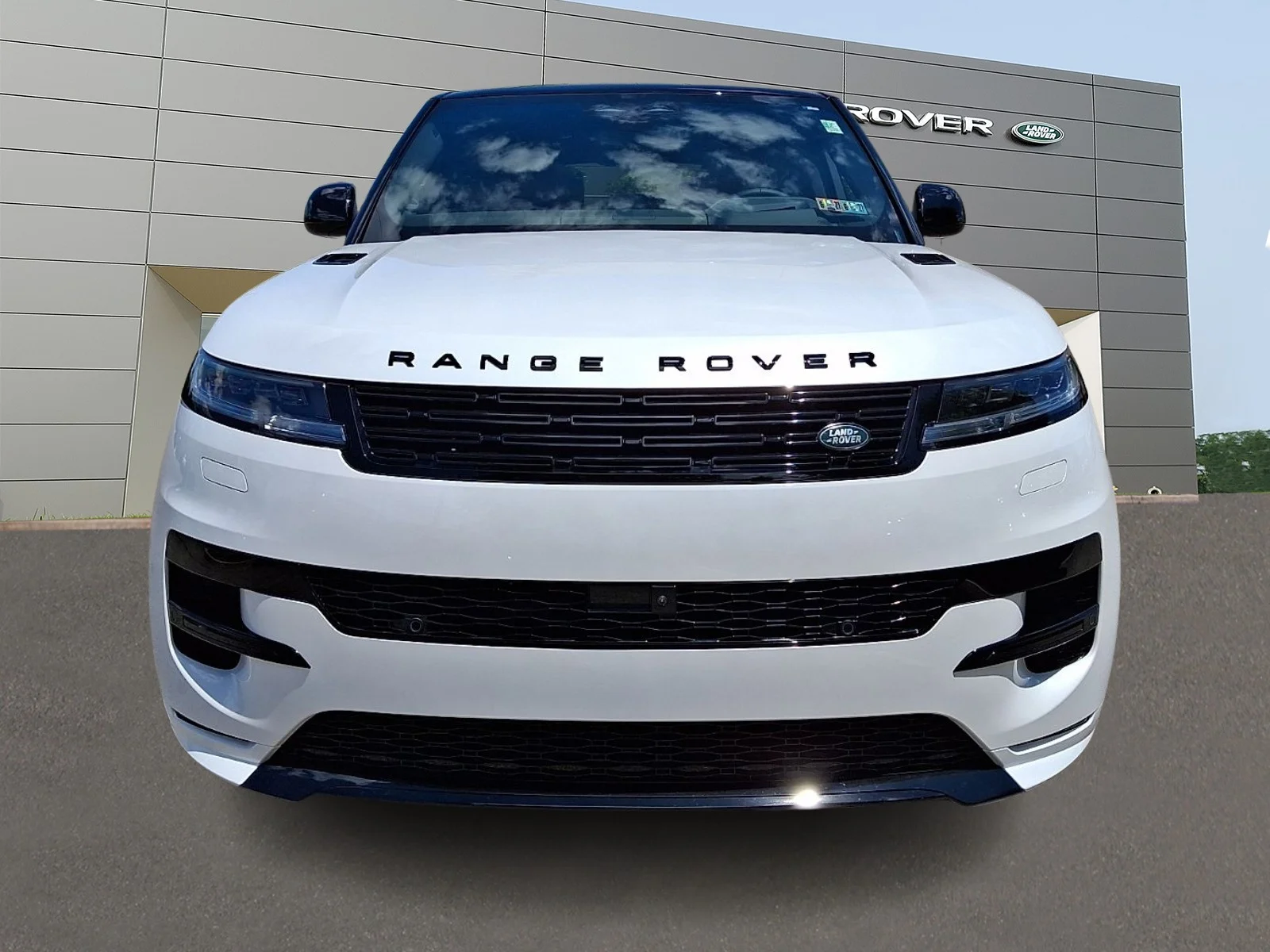 New 2026 Ostuni Pearl White Land Rover P530 Autobiography image 8