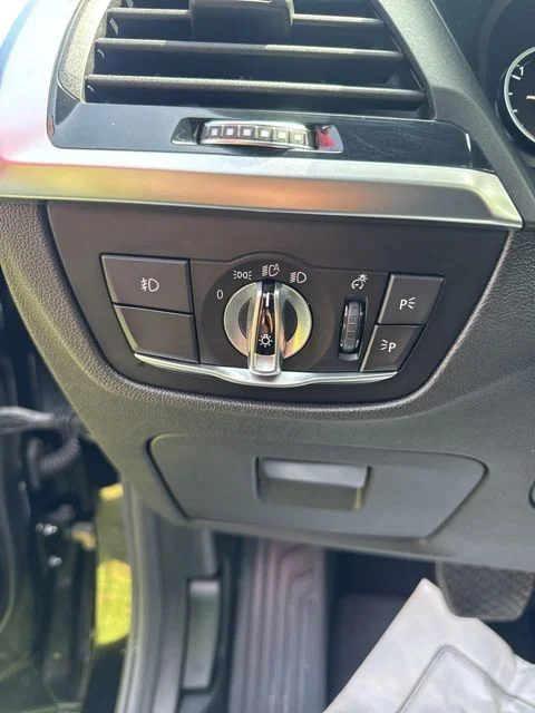 Used 2020 Black BMW xDrive30i image 17