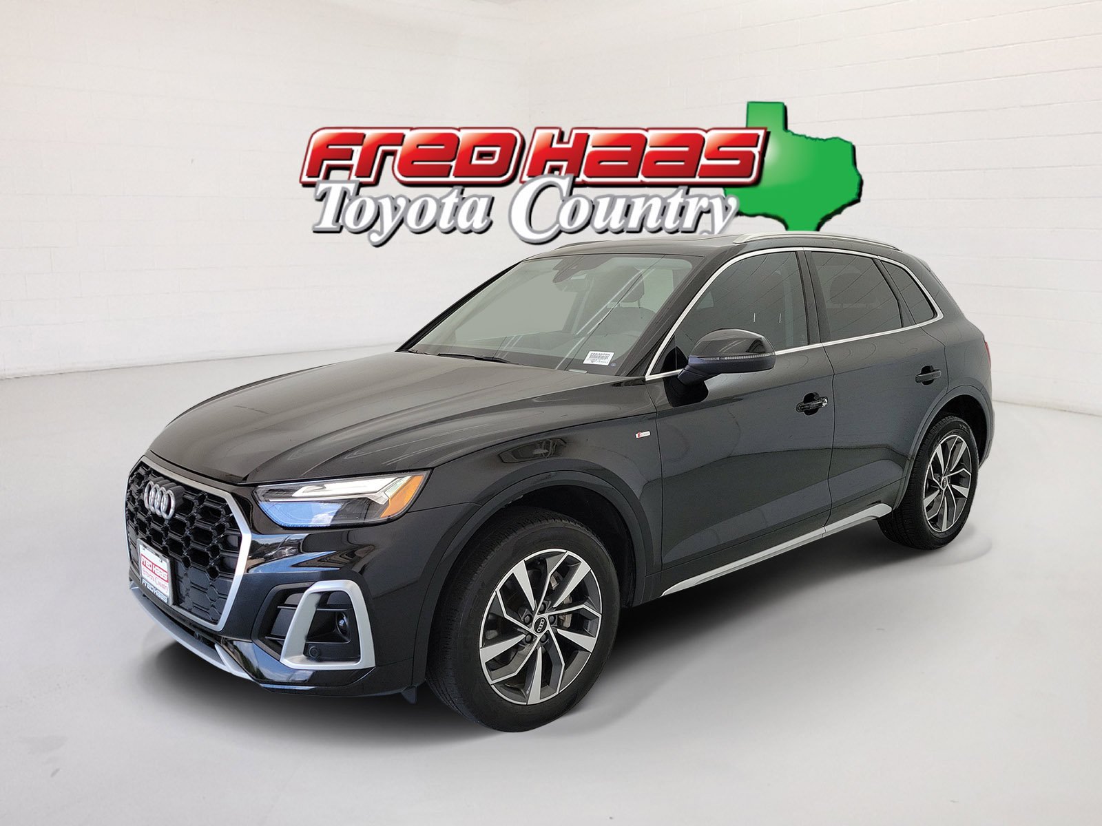 Used 2024 Black Metallic Audi 45 S line Premium image 1