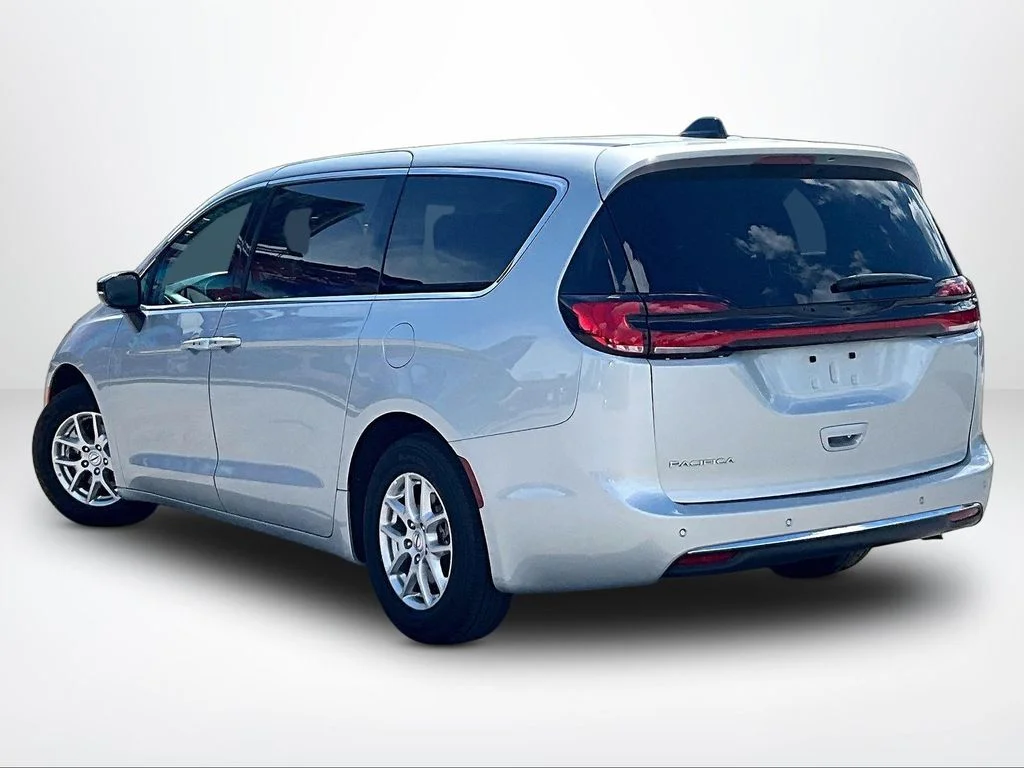 Used 2024 Silver Chrysler Touring L image 14