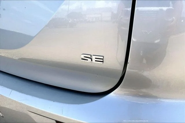 Used 2025 Gray Mitsubishi SE image 23