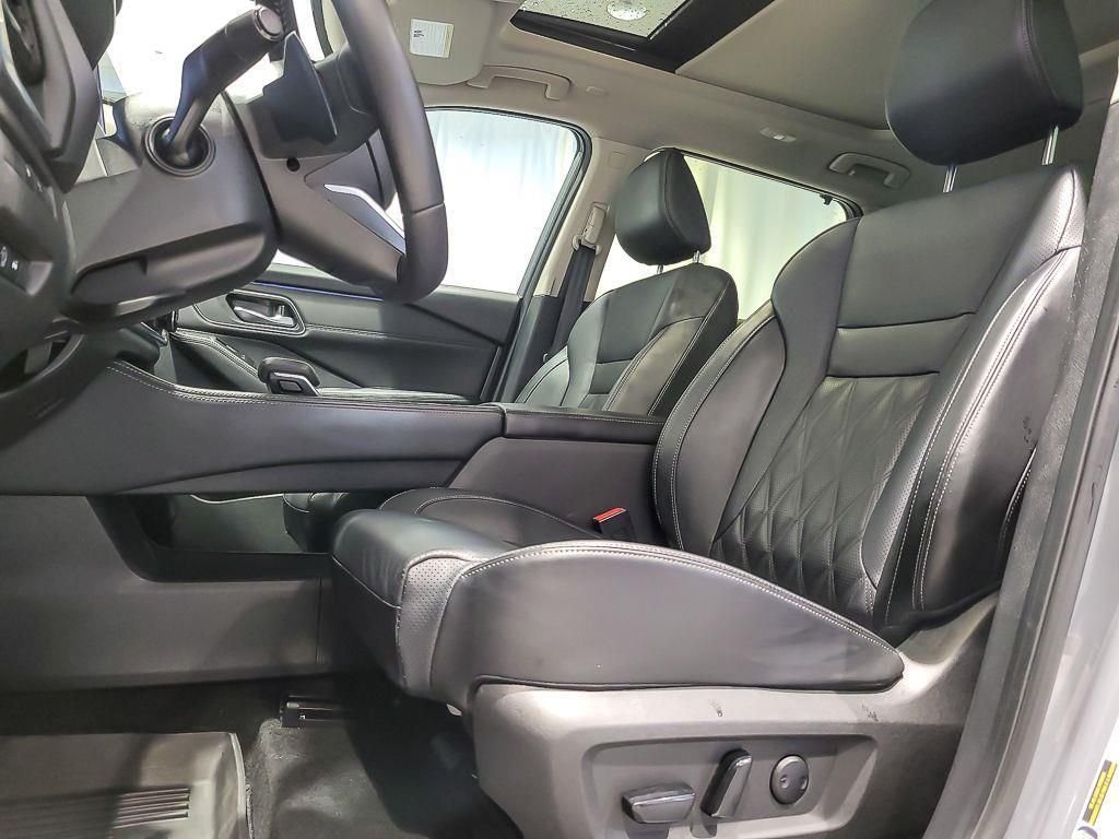 Used 2024 Boulder Gray Nissan Platinum image 7
