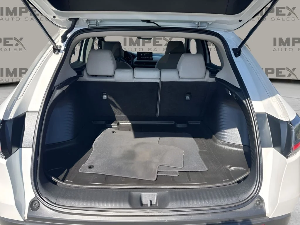 Used 2023 White Honda LX image 27