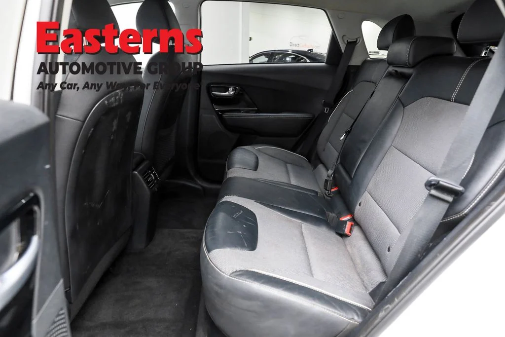 Used 2022 White Kia EX image 21