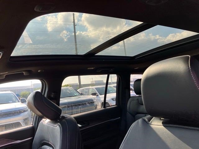 New 2026 Diamond Black Crystal Pearl-Coat Exterior Paint Jeep Limited Reserve image 22