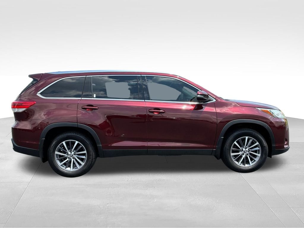 Used 2019 Red Toyota XLE image 5