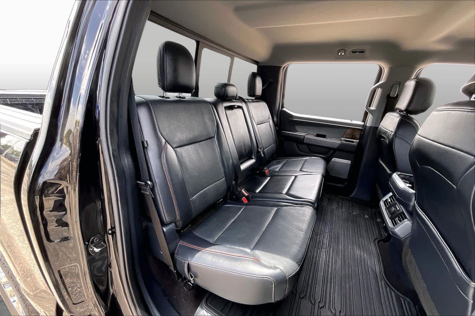 Used 2021 Agate Black Metallic Ford LARIAT image 19