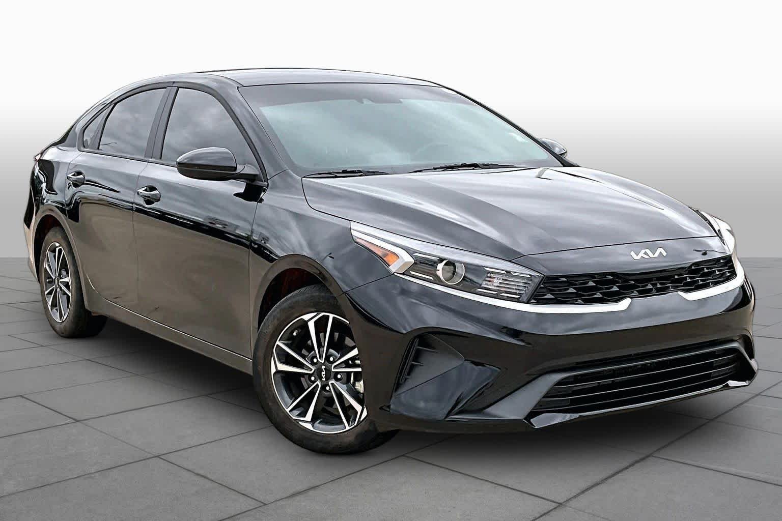Used 2024 Aurora Black Kia LXS image 4