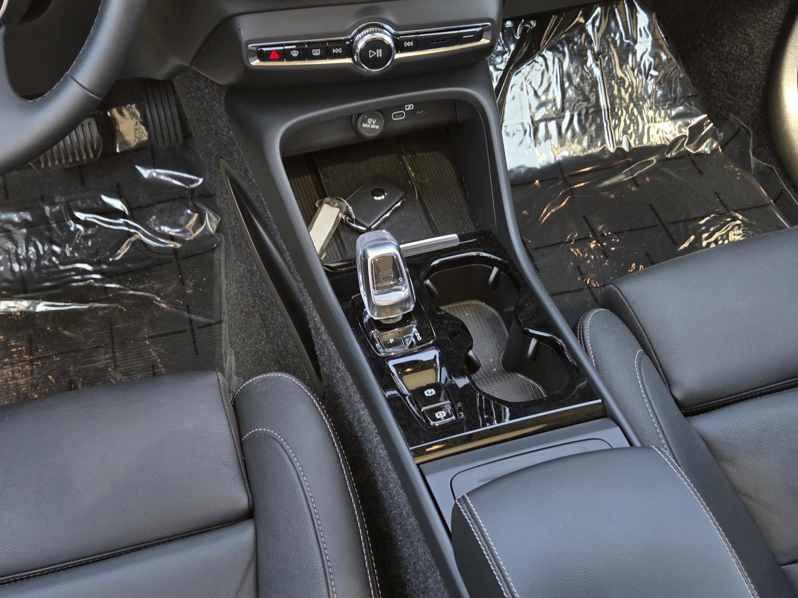 Used 2025 Black Volvo Plus Dark Theme image 37