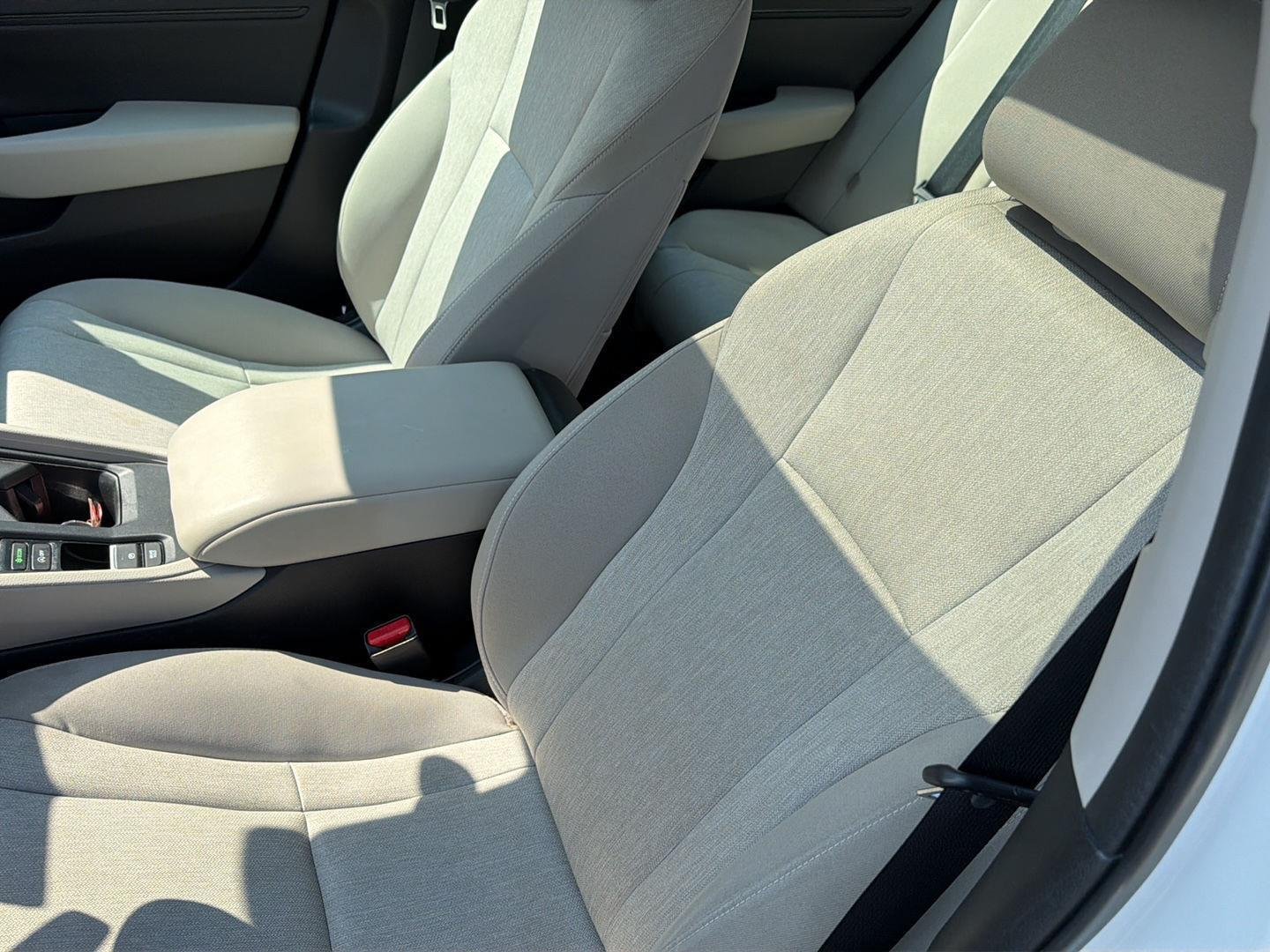 Used 2023 Platinum White Pearl Honda EX image 28