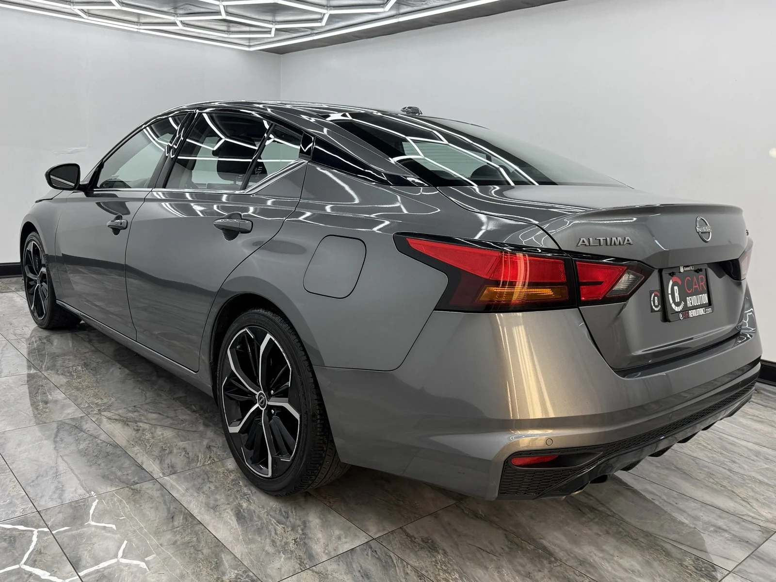 Used 2023 Gun Metallic Nissan 2.5 SR image 4