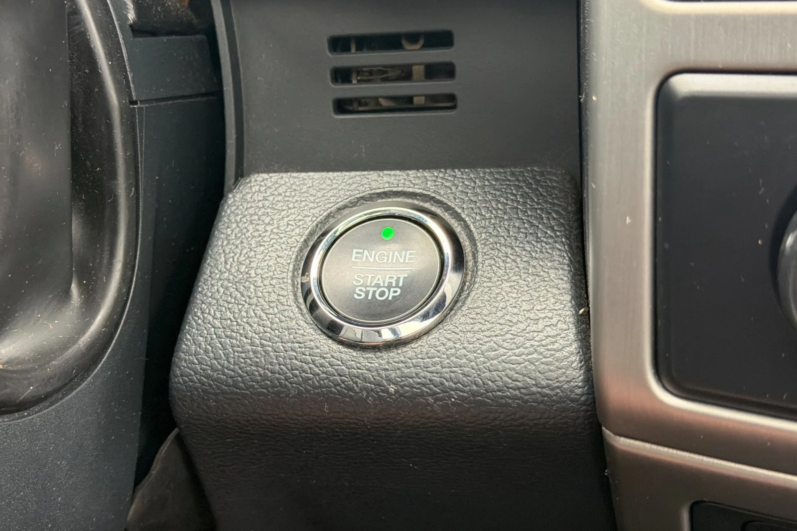Used 2022  Ford  image 21