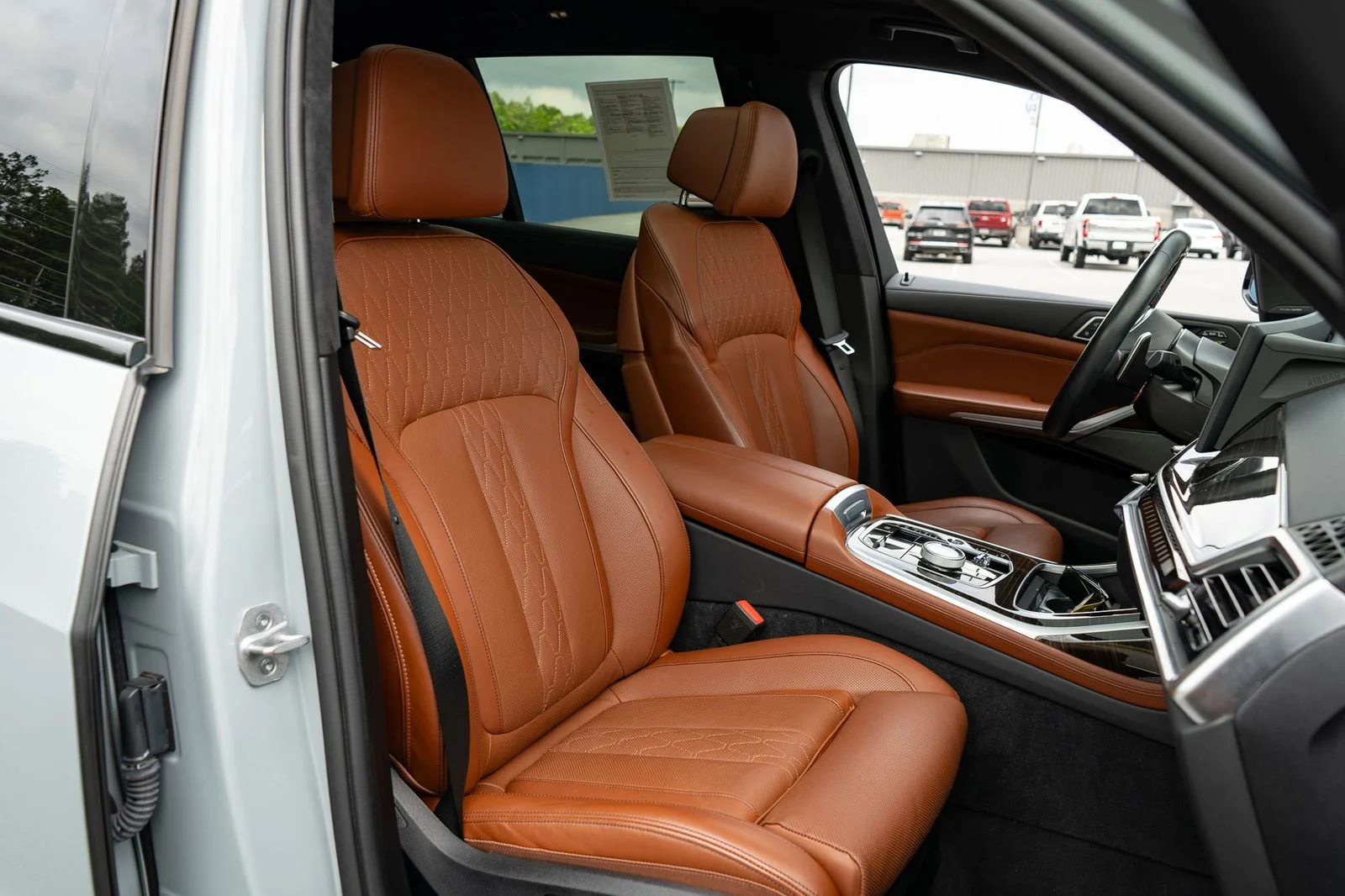 Used 2023 Gray BMW M60i image 45