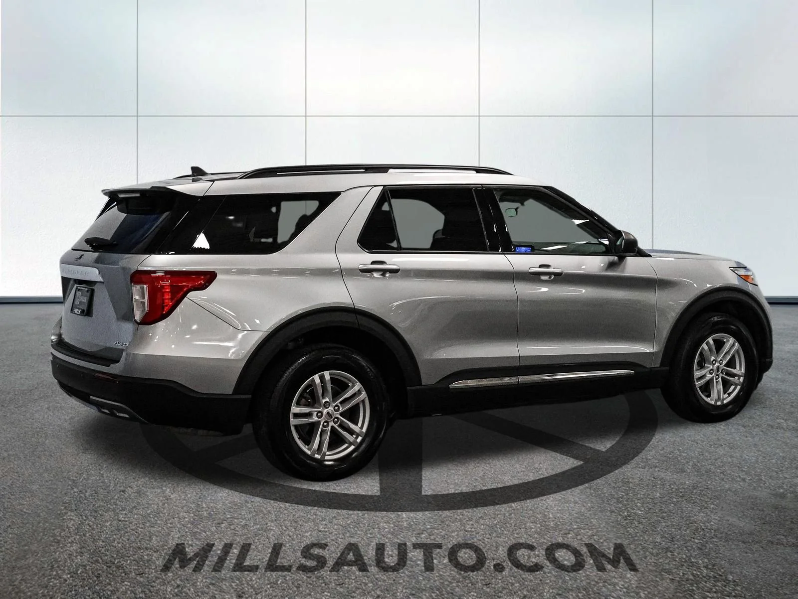 Certified Used 2024 Iconic Silver Metallic Ford XLT image 8