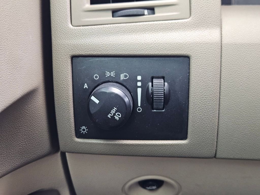 Used 2009 Brilliant Black Chrysler Hemi image 18