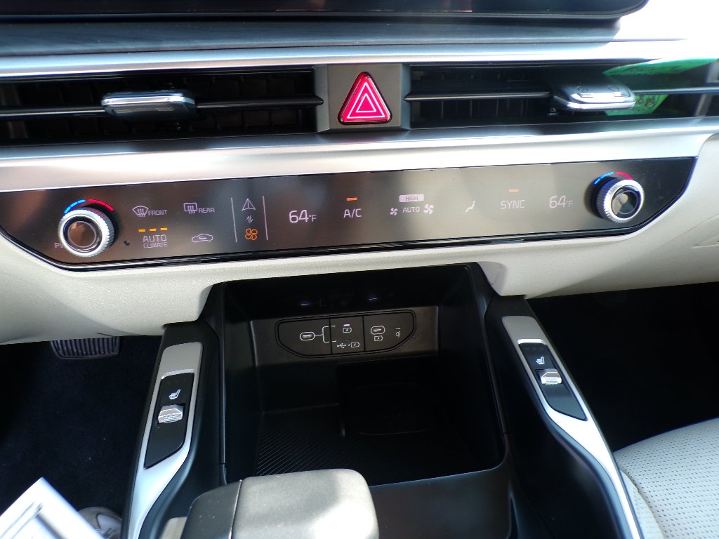 Used 2024 Jungle Green Kia X-Line EX image 22