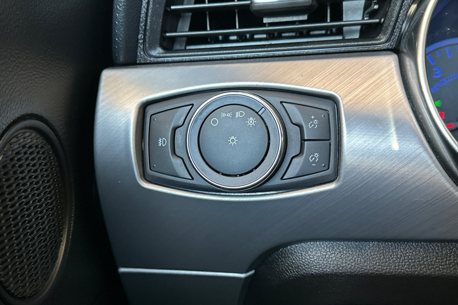 Used 2020 Silver Ford GT Premium image 28