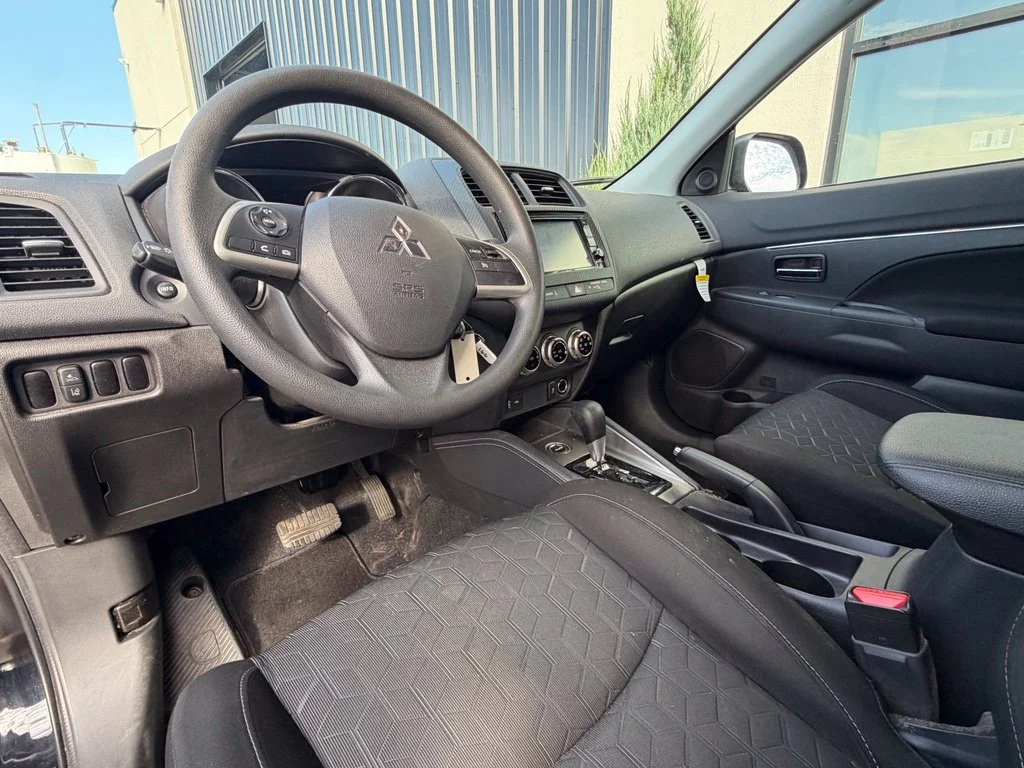 Used 2022 Black Mitsubishi 2.0 SE image 7