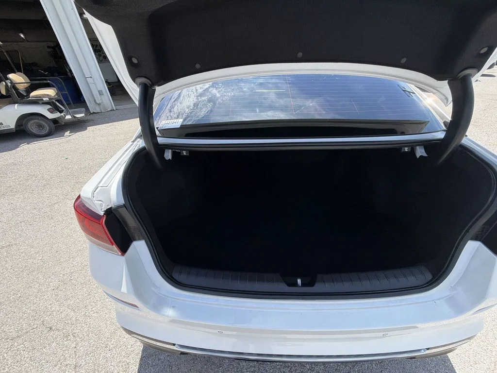 Used 2020 White Kia EX Premium image 24