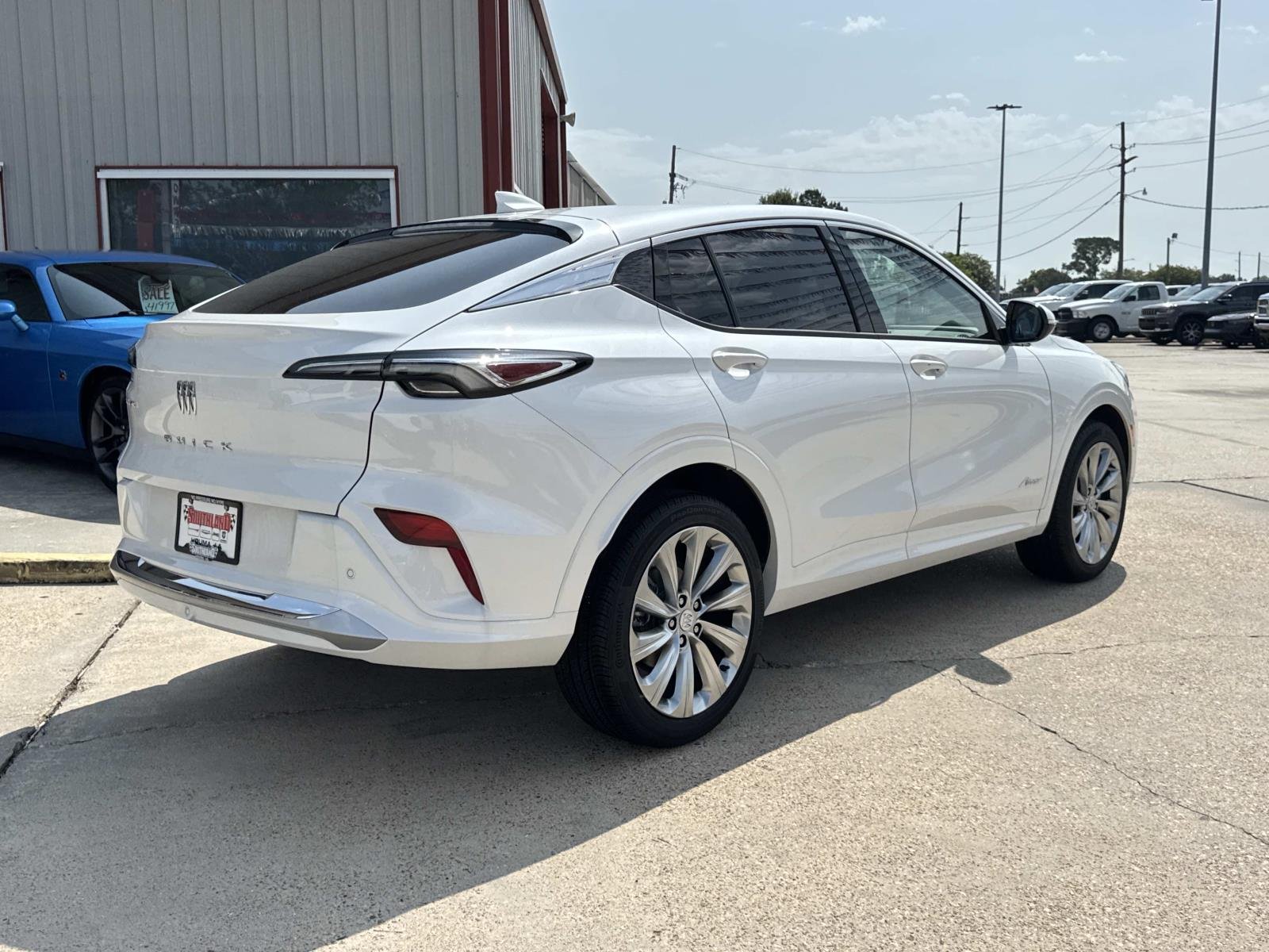 Used 2025 White Frost Tricoat Buick Avenir image 7