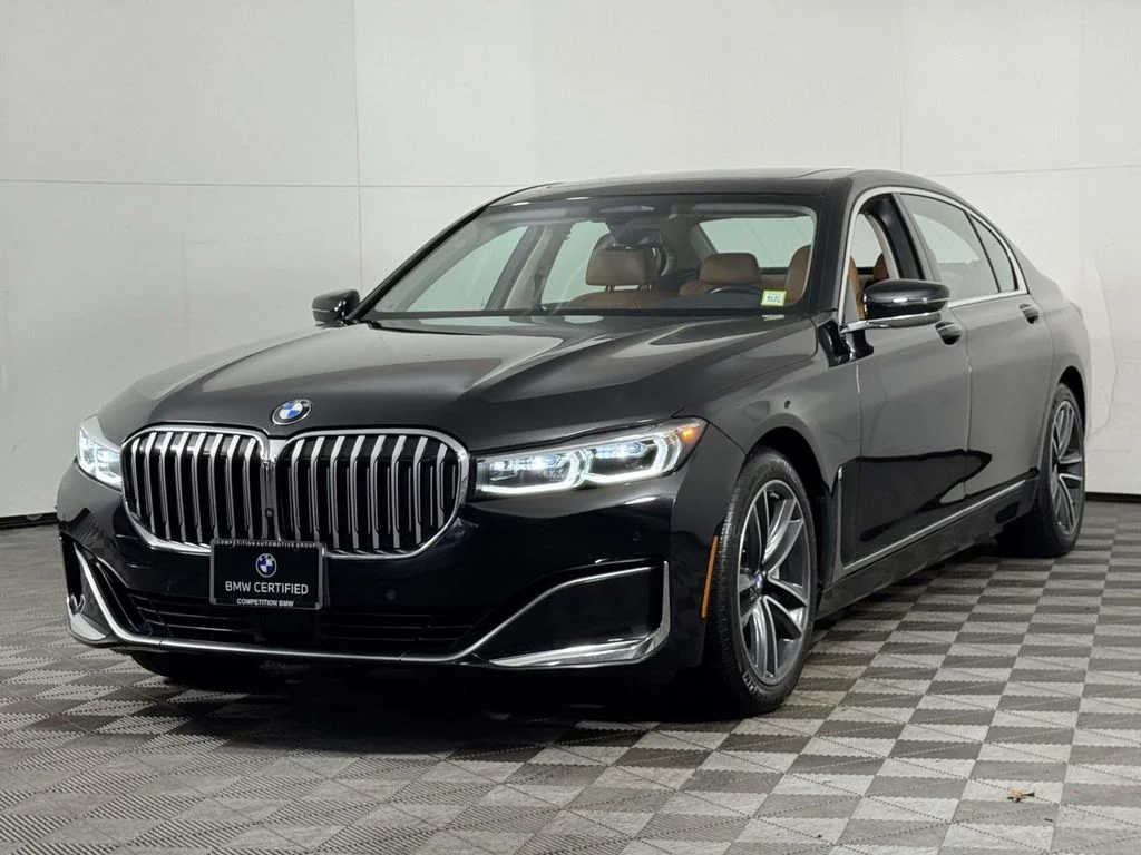 New 2022 Black BMW 750i xDrive image 7