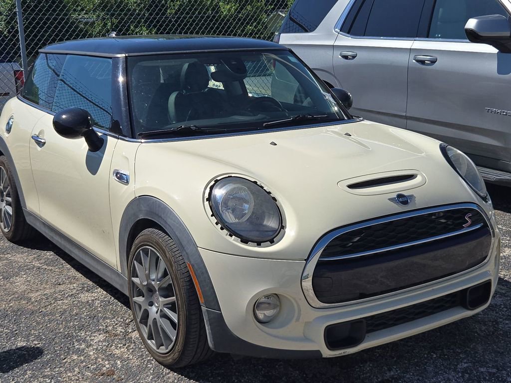 2019 MINI Hardtop Cooper S Signature's photo
