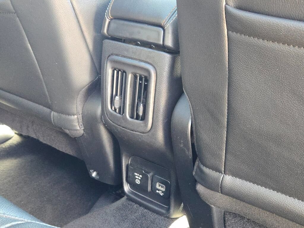 Used 2018 Gray Jeep Latitude image 9