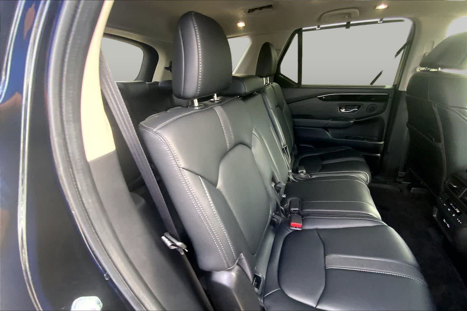 Used 2023 Crystal Black Pearl Honda Touring image 19