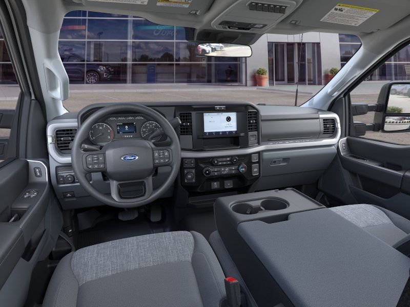 New 2026 Oxford White Ford XLT image 9