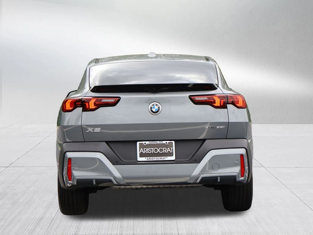 Used 2025 Gray BMW xDrive28i image 7