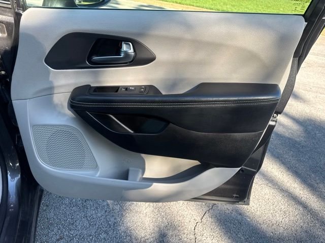 Used 2021 Gray Chrysler Touring L image 10