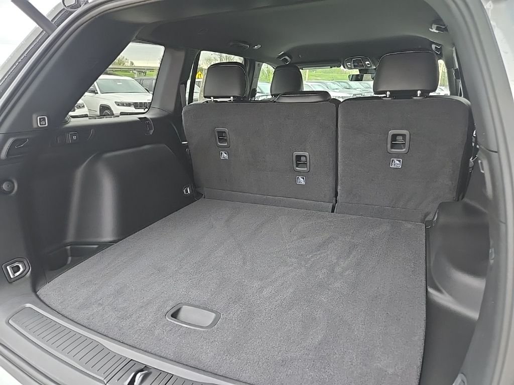 New 2026 Bright White Clear-Coat Exterior Paint Jeep Altitude image 97