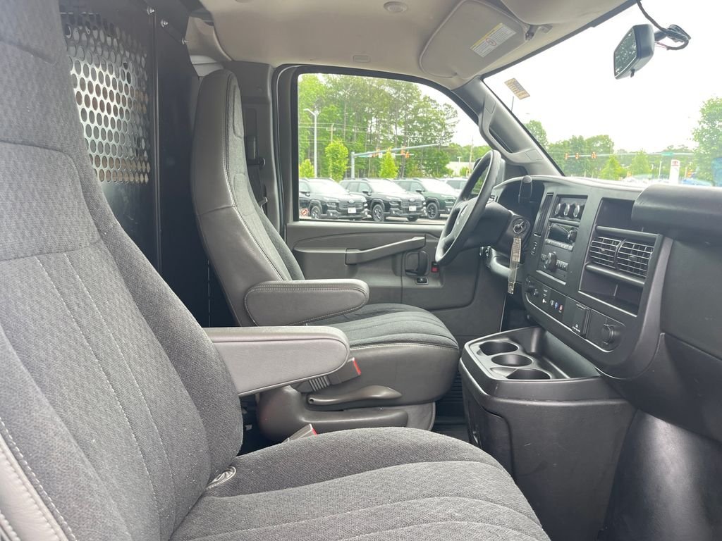 Used 2024 Summit White GMC Work Van image 27