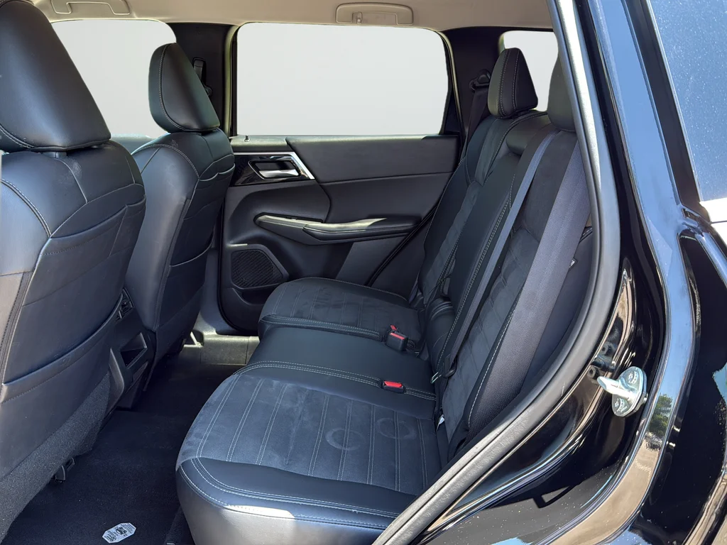 Used 2024 Black Mitsubishi SE image 24