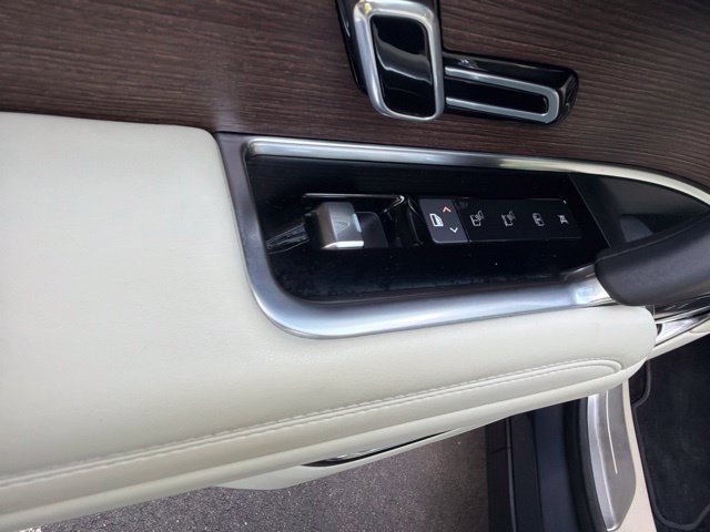 Certified Used 2025 Blue Land Rover SE image 28