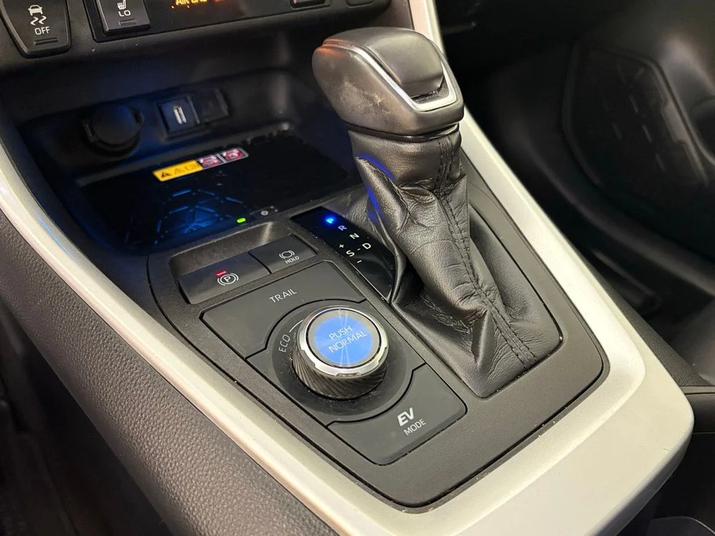 Used 2022 White Toyota XSE image 36
