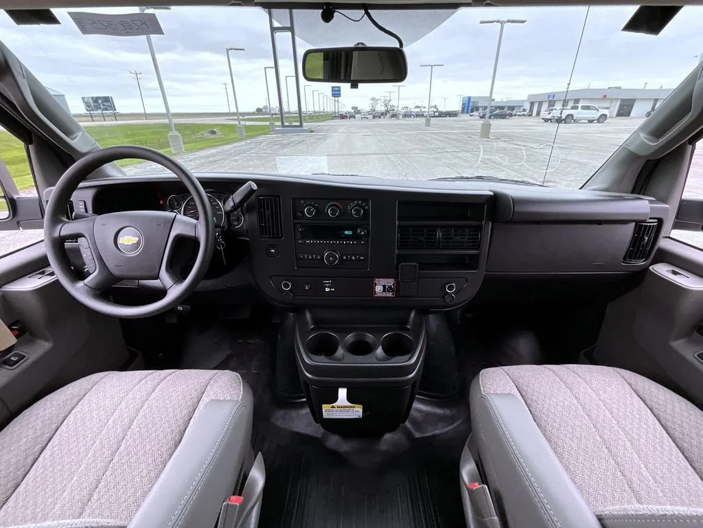 New 2026 Summit White Chevrolet 1WT image 13